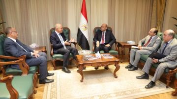 تعزيز التعاون بين العمل واتحاد الصناعات في ملف التدريب من أجل التشغيل