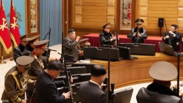 زعيم كوريا الشمالية يقدم هدية قاتلة لكبار المسؤولين الحكوميين والعسكريين