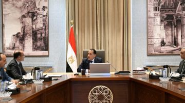 كجوك يطلع رئيس الوزراء على نتائج الاجتماع مع كبار المستثمرين الأتراك كجوك يطلع رئيس الوزراء على نتائج الاجتماع مع كبار المستثمرين الأتراك