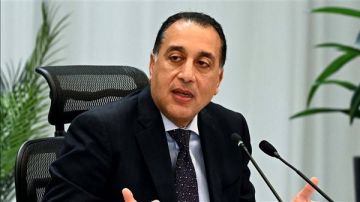 لا تصفية ولا تسريح للعمالة.. مدبولي يوضح مصير شركات قطاع الأعمال بعد إلغاء الوزارة لا تصفية ولا تسريح للعمالة.. مدبولي يوضح مصير شركات قطاع الأعمال بعد إلغاء الوزارة