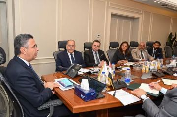 وزير التموين يوجه ببدء صرف المنحة الإضافية على البطاقات التموينية للأسر الأولى بالرعاية.. غدا ولمدة شهرين وزير التموين يوجه ببدء صرف المنحة الإضافية على البطاقات التموينية للأسر الأولى بالرعاية.. غدا ولمدة شهرين