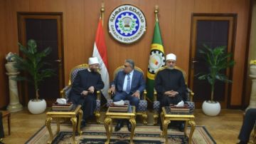 العيد القومي الـ 776... محافظ الدقهلية يستقبل وزير الأوقاف ومفتي الجمهورية لأداء صلاة الجمعة بمسجد النصر