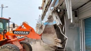 حملة لرفع الإشغالات والحواجز والتند المخالفة بشارع الثانوية بمرسى مطروح حملة لرفع الإشغالات والحواجز والتند المخالفة بشارع الثانوية بمرسى مطروح