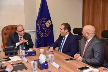 رئيس هيئة الدواء يبحث مع ممثلي شركة الحكمة توسيع الاستثمارات وتعزيز التصنيع المحلي رئيس هيئة الدواء يبحث مع ممثلي شركة الحكمة توسيع الاستثمارات وتعزيز التصنيع المحلي