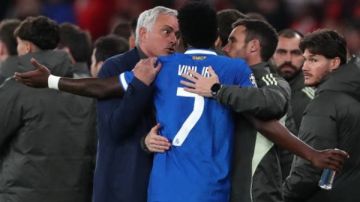 عاصفة انتقادات تطال جوزيه مورينيو بعد تصريحاته عن فينيسيوس