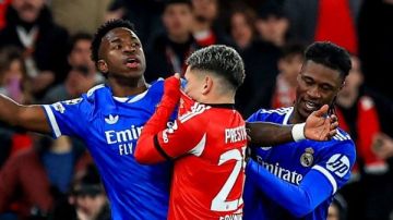 لاعب بنفيكا يدافع عن نفسه في واقعة العنصرية.. واليويفا يدرس الموقف