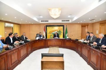 محافظ الفيوم يتابع معدلات الأداء في ملفي التقنين والتصالح