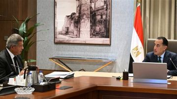 مدبولي يتسلم التقرير النهائي لتوصيات لجنة تطوير الإعلام المصري تمهيدا لعرضه على الرئيس مدبولي يتسلم التقرير النهائي لتوصيات لجنة تطوير الإعلام المصري تمهيدا لعرضه على الرئيس