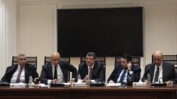 وزير التعليم: عدد طلاب الفصل الواحد بالمدارس الحكومية لا يتجاوز 50 طالبا بعد أن كان 200 وزير التعليم: عدد طلاب الفصل الواحد بالمدارس الحكومية لا يتجاوز 50 طالبا بعد أن كان 200