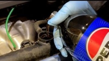 أغرب تجربة.. هل يمكن استبدال مياه الريدياتير بالـ كولا ؟ أغرب تجربة.. هل يمكن استبدال مياه الريدياتير بالـ كولا ؟