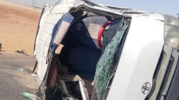 الصور الأولى لانقلاب ميكروباص صحراوي أسوان القاهرة