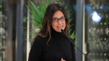 وزيرة الثقافة أمام اتصالات النواب: نرفض منع الهواتف عن جيل ألفا وZ والحل في الحوار والاحتواء وزيرة الثقافة أمام اتصالات النواب: نرفض منع الهواتف عن جيل ألفا وZ والحل في الحوار والاحتواء