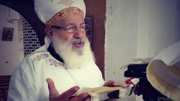 وفاة كاهن من إيبارشية صنبو وديروط .. والبابا تواضروس يقدم التعزية