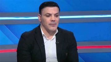 أحمد سليمان يكشف موقف عمرو زكي بعد احتجازه في المطار أحمد سليمان يكشف موقف عمرو زكي بعد احتجازه في المطار