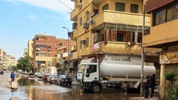 التعامل الفورى مع الأعطال.. محافظ أسوان يتابع ميدانيا إصلاح كسر خط مياه بمنطقة البركة التعامل الفورى مع الأعطال.. محافظ أسوان يتابع ميدانيا إصلاح كسر خط مياه بمنطقة البركة