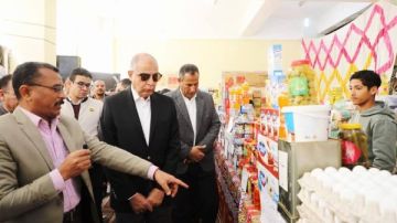 محافظ المنيا يتفقد معرض أهلا رمضان بديرمواس ويوجه باستمرار ضخ السلع بالأسعار المخفضة محافظ المنيا يتفقد معرض أهلا رمضان بديرمواس ويوجه باستمرار ضخ السلع بالأسعار المخفضة