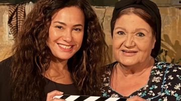 أستاذتى العظيمة بحبك.. هند صبري تغازل ميمي جمال