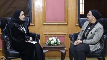 أمل عمار تبحث مع ممثلة السعودية دعم قضايا المرأة وتبادل الخبرات أمل عمار تبحث مع ممثلة السعودية دعم قضايا المرأة وتبادل الخبرات