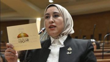 النائبة صافيناز طلعت تتقدم بطلب إحاطة بشأن تعيين حملة الماجستير والدكتوراه النائبة صافيناز طلعت تتقدم بطلب إحاطة بشأن تعيين حملة الماجستير والدكتوراه