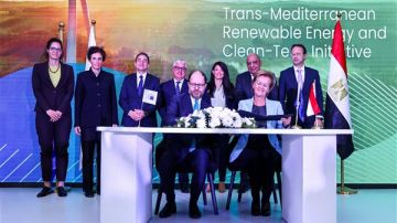 توقيع منحة بين الاتحاد الأوروبي وبنك الاستثمار بـ 90 مليون يورو توقيع منحة بين الاتحاد الأوروبي وبنك الاستثمار بـ 90 مليون يورو