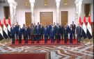 الرئيس السيسي يتوسط صورة تذكارية مع الحكومة الجديدة ويعقد اجتماعا عقب أدائهم اليمين الدستورية - eg