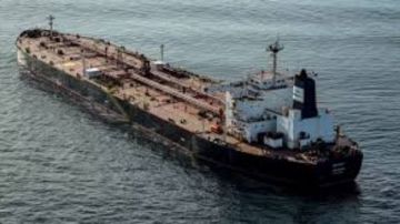 بعد تعرضها لهجوم.. سفينة شحن تايلاندية تجنح في مضيق هرمز