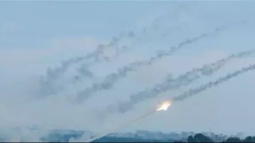 توتر خليجي صفارات الإنذار تهز البحرين وتصعيد إيراني ضد الأسطول الأمريكي الخامس