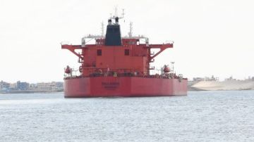 عبور 56 سفينة بحمولات 2.6 مليون طن من قناة السويس اليوم عبور 56 سفينة بحمولات 2.6 مليون طن من قناة السويس اليوم