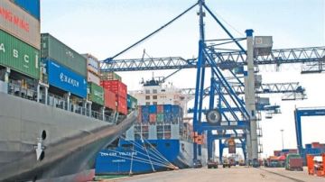 فاتورة الوردات المصرية تتجاوز الـ 100 مليار دولار خلال 2025