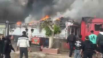 اشتعال تريلا داخل شركة في كرداسة.. ورئيس المدينة يشدد على الالتزام بإجراءات السلامة والصحة صور المهنية اشتعال تريلا داخل شركة في كرداسة.. ورئيس المدينة يشدد على الالتزام بإجراءات السلامة والصحة صور المهنية