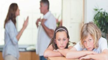 الانحرافات السلوكية.. كيف تصنع الخلافات الأسرية طفلا عدوانيا؟