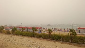 عاصفة ترابية تضرب مدن البحر الأحمر وتربك الملاحة البحرية