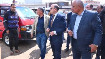 محافظ الغربية يتفقد موقف سمنود لمتابعة انتظام حركة النقل والالتزام بالتعريفة
