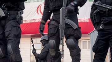 نوبو.. فرقة سرية نخبوية في زي أسود لحراسة مجتبى خامنئي