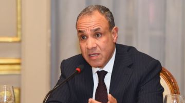 تحرك مصري لاحتواء التصعيد الإقليمي.. اتصالات دبلوماسية مكثفة وتحذيرات من تداعيات خطيرة تحرك مصري لاحتواء التصعيد الإقليمي.. اتصالات دبلوماسية مكثفة وتحذيرات من تداعيات خطيرة