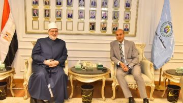 وكيل الأزهر يلتقي محافظ أسيوط خلال زيارته للمحافظة للمشاركة في مؤتمر كلية الشريعة والقانون