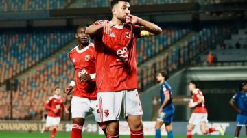 الأهلي ينهي الشوط الأول متقدما على الترجي التونسي الأهلي ينهي الشوط الأول متقدما على الترجي التونسي