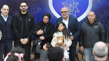 الزهور يكرم أبنة الشهيد ومحاربة السرطان في إفطار أسرة الرياضة الزهور يكرم أبنة الشهيد ومحاربة السرطان في إفطار أسرة الرياضة