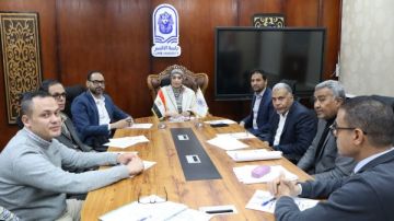 رئيس جامعة الأقصر تترأس اجتماعي التعليم والطلاب والدراسات العليا لمناقشة تطوير العملية التعليمية