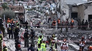 معاريف: صواريخ إيران العنقودية تتسبب بأضرار جسيمة في إسرائيل معاريف: صواريخ إيران العنقودية تتسبب بأضرار جسيمة في إسرائيل