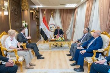 وزير الإنتاج الحربي يبحث مع سفير بريطانيا بالقاهرة فرص الشراكة الصناعية