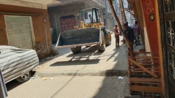 إزالة 2 مطب عشوائي وسور مخالف بترعة الكلابية في حي شرق الأقصر