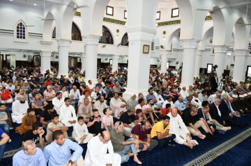 الأوقاف: بر الوالدين زينة الأعياد .. موضوع خطبة الجمعة المقبلة