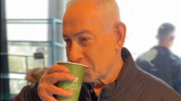 بكوب قهوة.. كيف رد نتنياهو على شائعات مقتله؟ بكوب قهوة.. كيف رد نتنياهو على شائعات مقتله؟