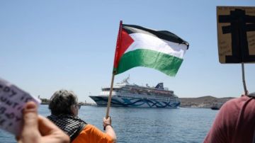 خطوة جرئية.. عمال موانئ اليونان يعاقبون الاحتلال والمستوطنين الإسرائيليين