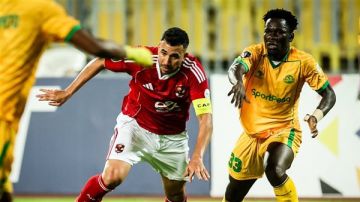 رأسية تريزيجيه تمنح الأهلي التقدم على المقاولون العرب في الدوري الممتاز رأسية تريزيجيه تمنح الأهلي التقدم على المقاولون العرب في الدوري الممتاز