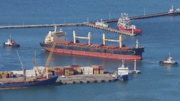 غرق ناقلة غاز قبالة سواحل ليبيا.. والبترول تكشف حقيقة صلة مصر بها والإعلام تحذر مروجي الإشاعات