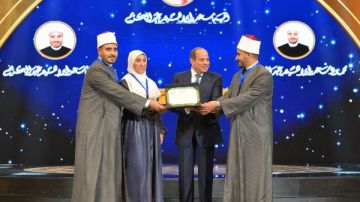 محافظ الغربية يهنئ أبناءه الفائزين بالمسابقة العالمية للقرآن .. صور محافظ الغربية يهنئ أبناءه الفائزين بالمسابقة العالمية للقرآن .. صور