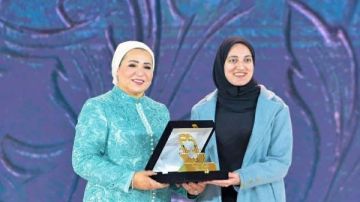 يوم المرأة العالمي السيدة انتصار السيسي تكرم بطلة التجديف آيات إبراهيم يوم المرأة العالمي السيدة انتصار السيسي تكرم بطلة التجديف آيات إبراهيم