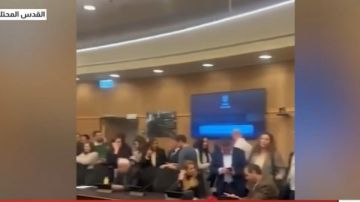 بالتزامن مع رشقات صاروخية إيرانية.. أعضاء الكنيست الإسرائيلي يختبئون في الغرفة المحصنة